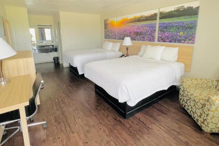Double Deluxe King Bed