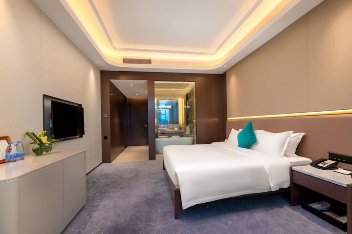 Room 10 of 93