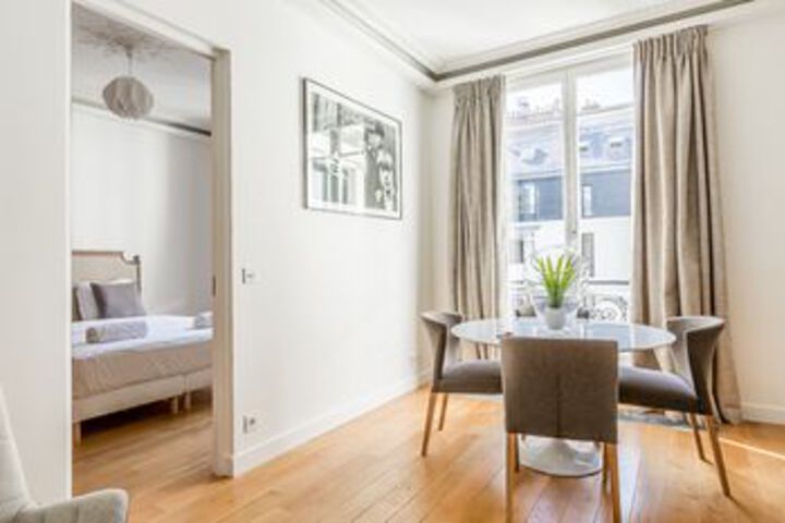 Room 40 of 170