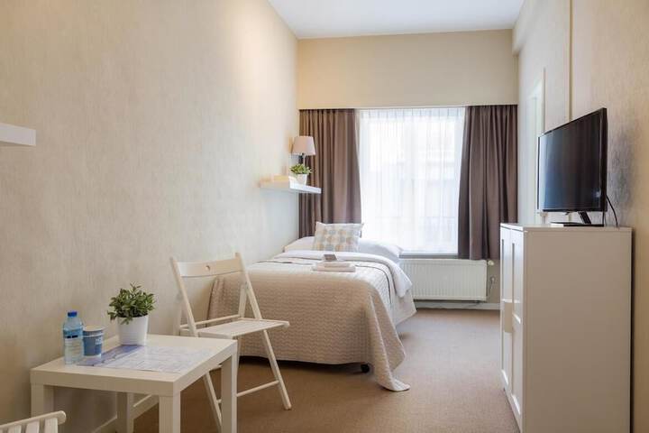 Room 11 of 31