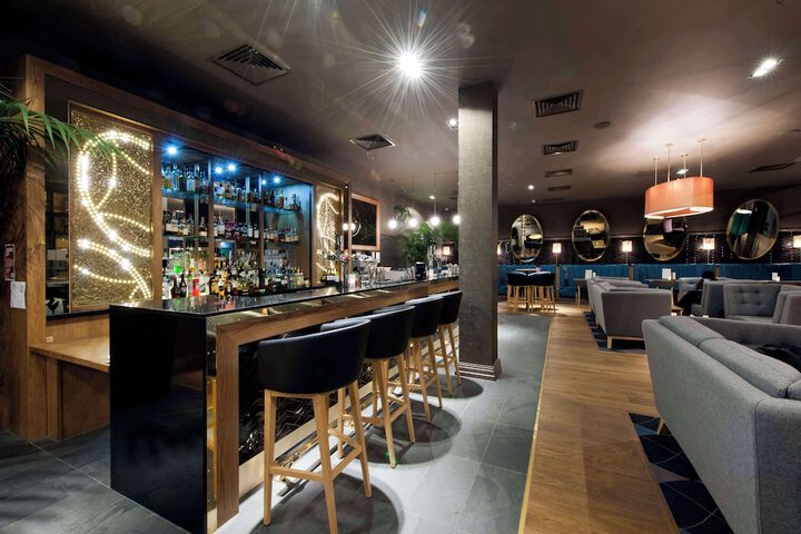 Lounge 103 of 113