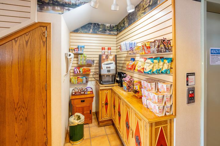 Gift Shop 162 of 184