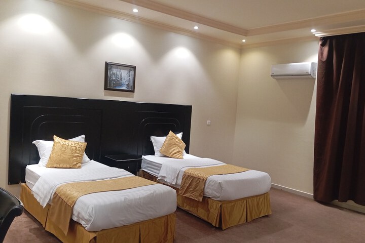 Room 10 of 25