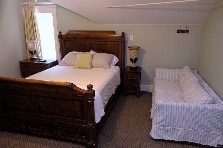 Room 51 of 252