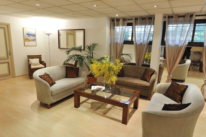 Guest Lobby