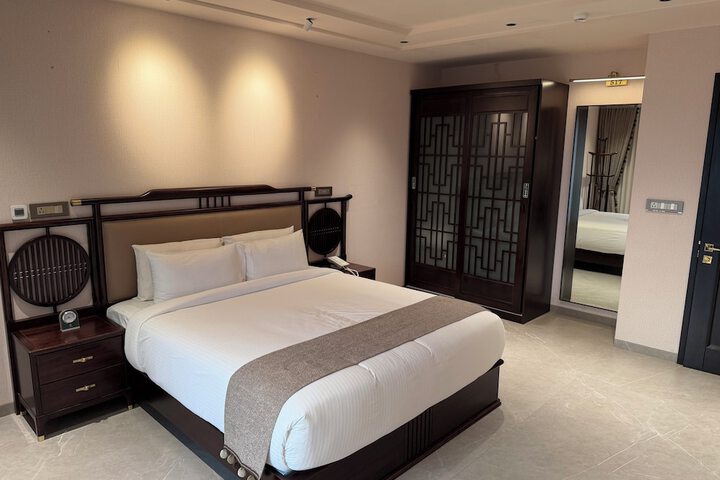 Room 7 of 13