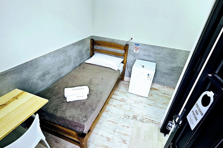 Room 2 of 34
