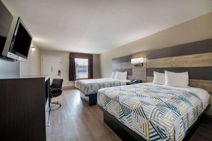 Deluxe Room 2 Queen Beds Refrigerator, Microwave (4 of 7)