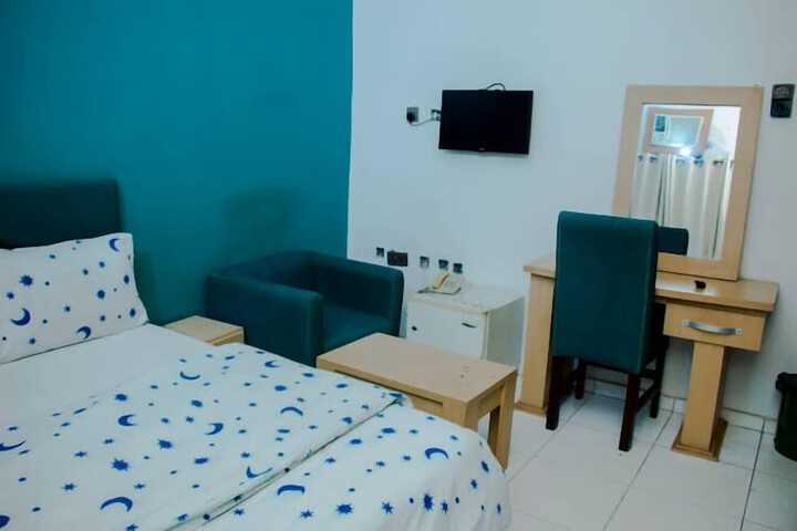 Room 5 of 63