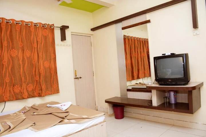 Room 4 of 17