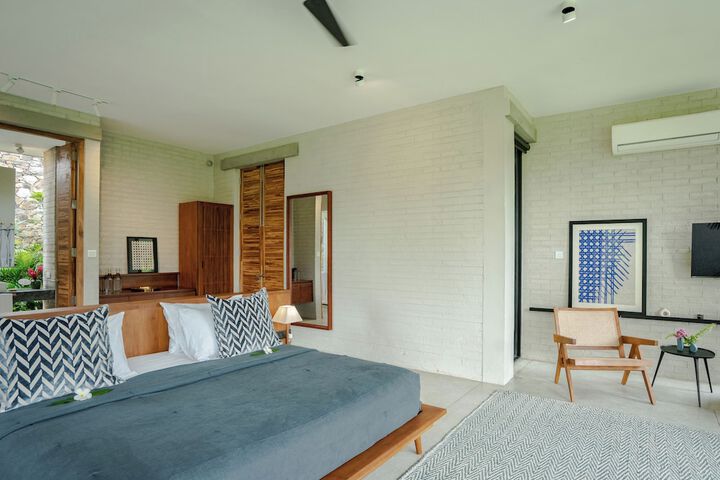 Room 6 of 74