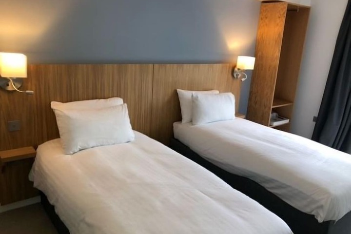Room 17 of 41