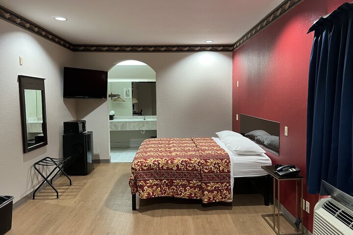Room 16 of 30