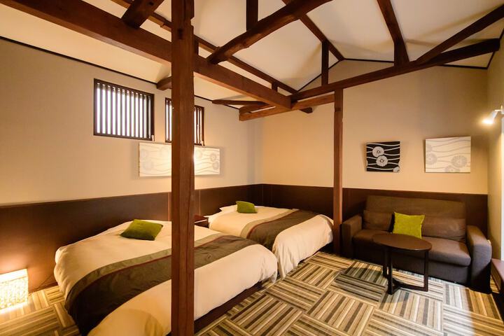 Room 4 of 17