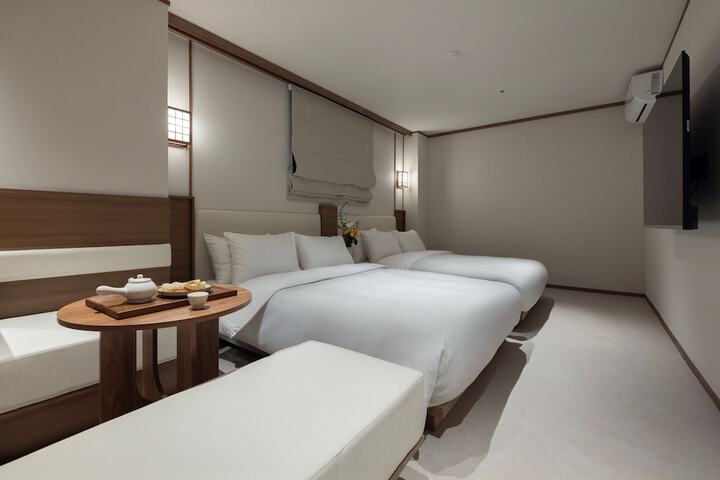 Room 16 of 51