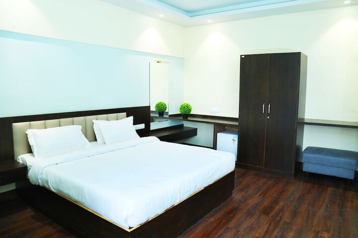 Room 4 of 24