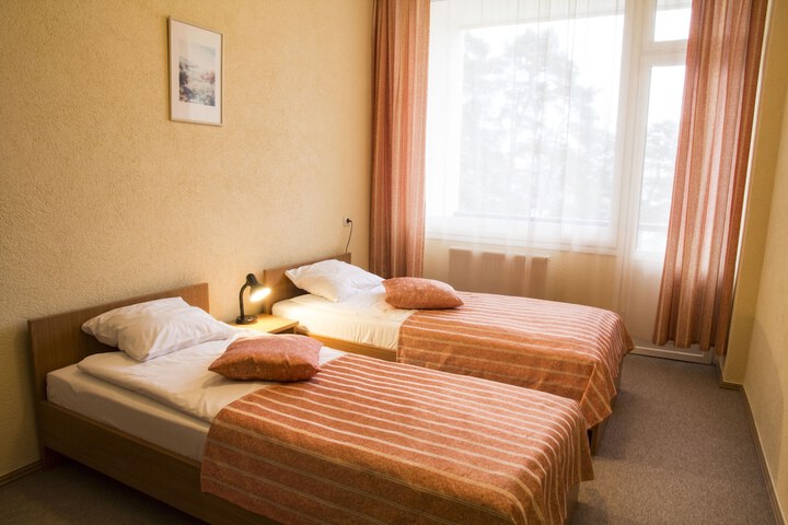Room 10 of 42
