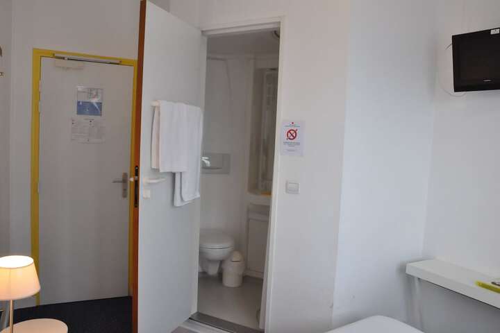 Room 72 of 98