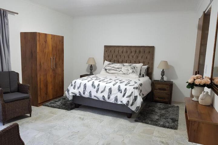 Room 10 of 18