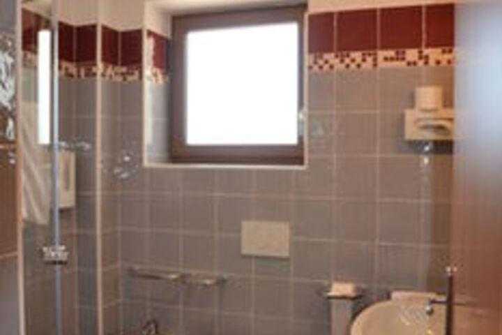 Room 4 of 15
