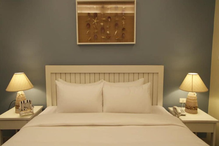 Room 6 of 74