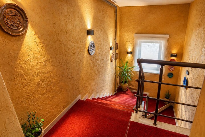 Hotel 2 of 244