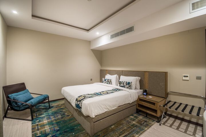 Room 11 of 74