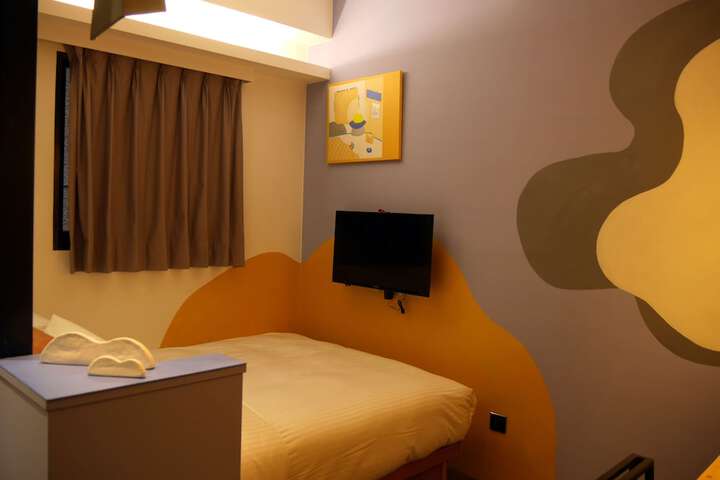 Room 18 of 61