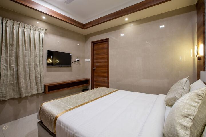 Room 4 of 11
