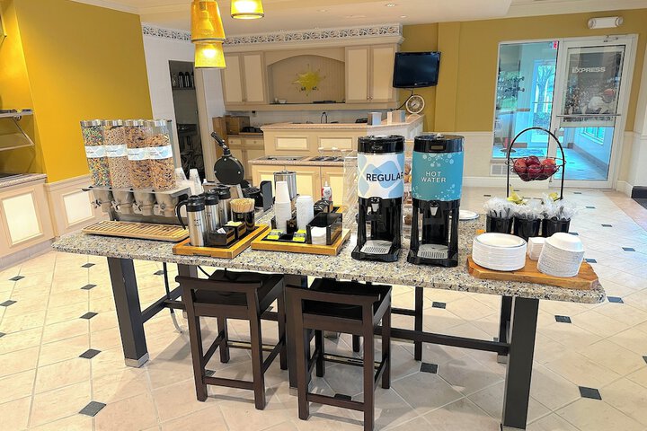 Breakfast/Coffee Service 24 of 28