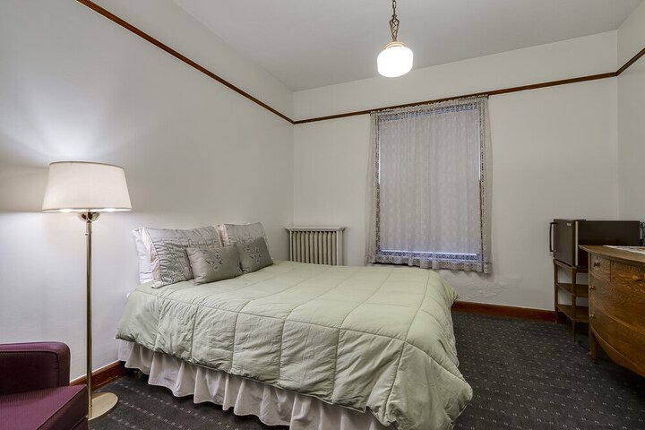 Room 18 of 42