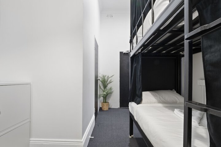 Room 7 of 40