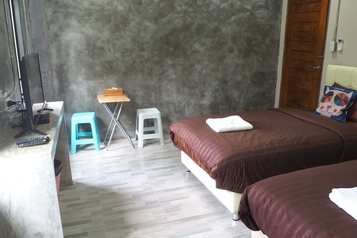 Room 33 of 132