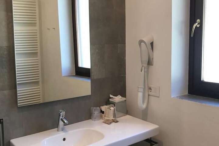 Room 10 of 11