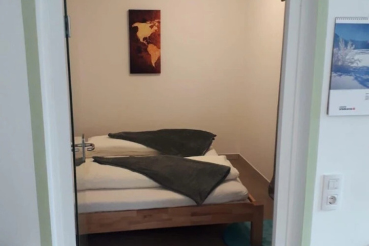 Room 6 of 15