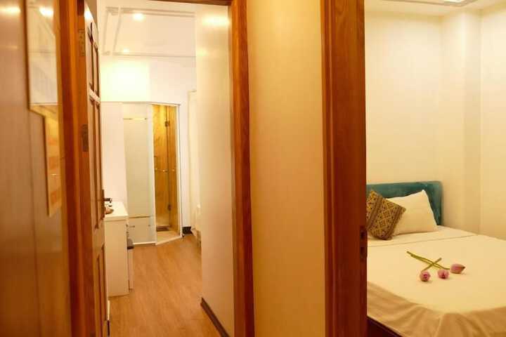 Room 7 of 32