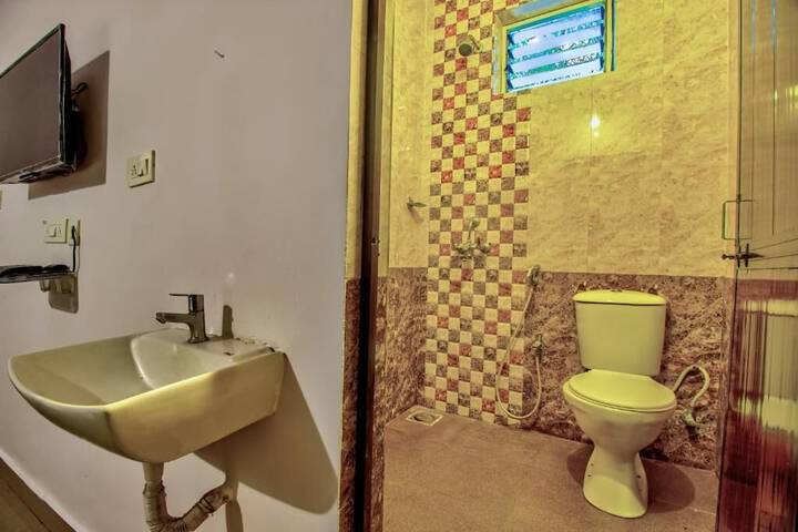 Room 32 of 43