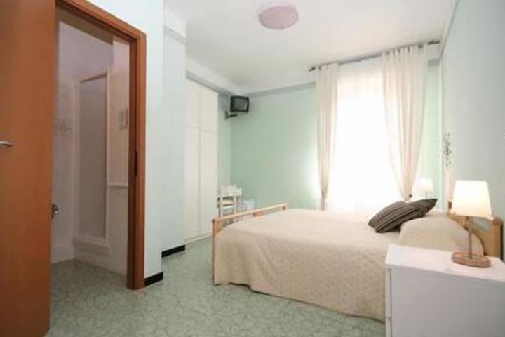 Room 10 of 30