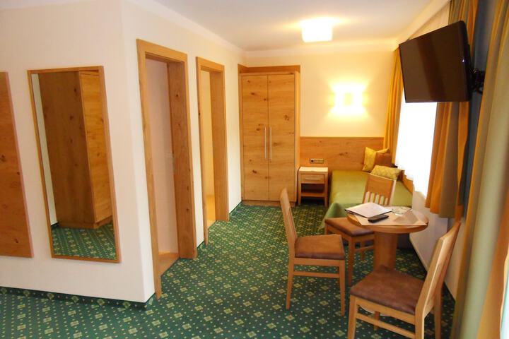 Room 26 of 77