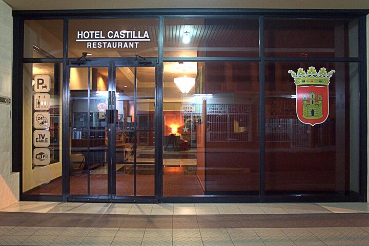 Dining 35 of 42