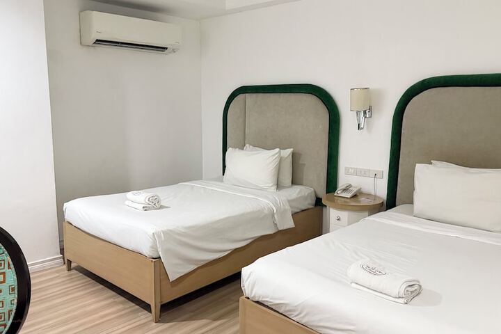 Room 12 of 19