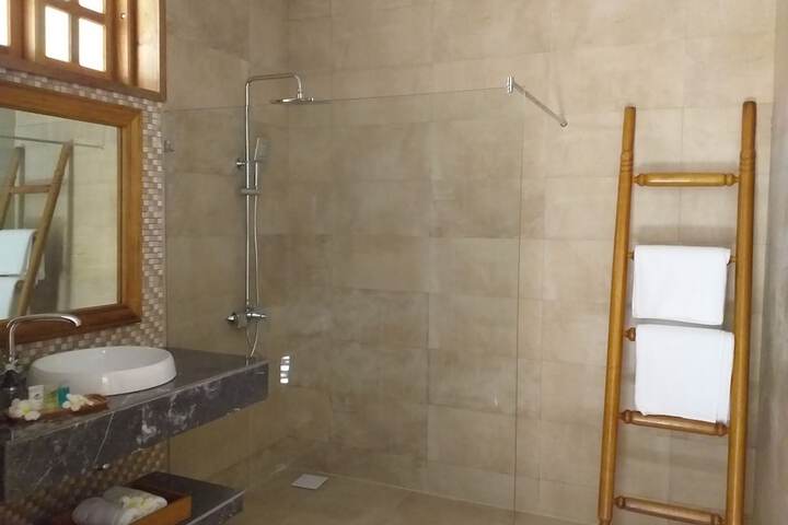 Room 7 of 16
