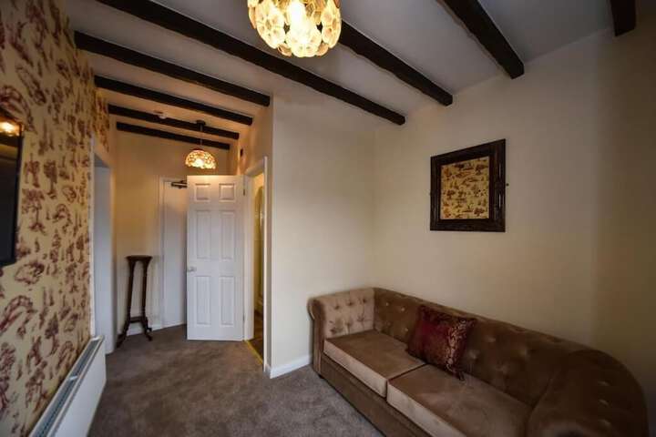 Room 33 of 48