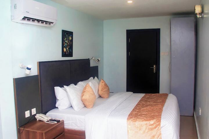 Room 10 of 21
