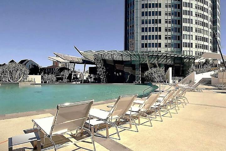 Sundeck 73 of 87