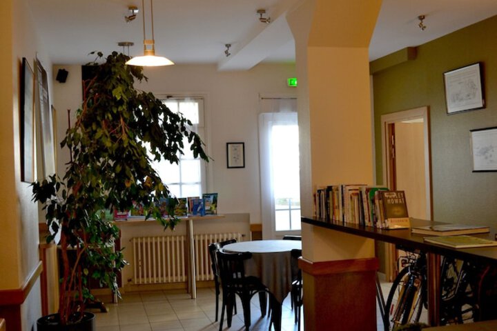 Entrance & Lobby