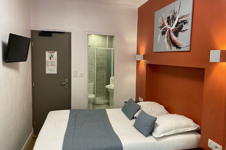 Room 13 of 76