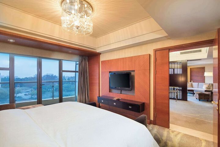 Room 26 of 85