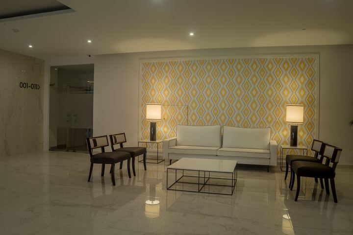 Entrance & Lobby