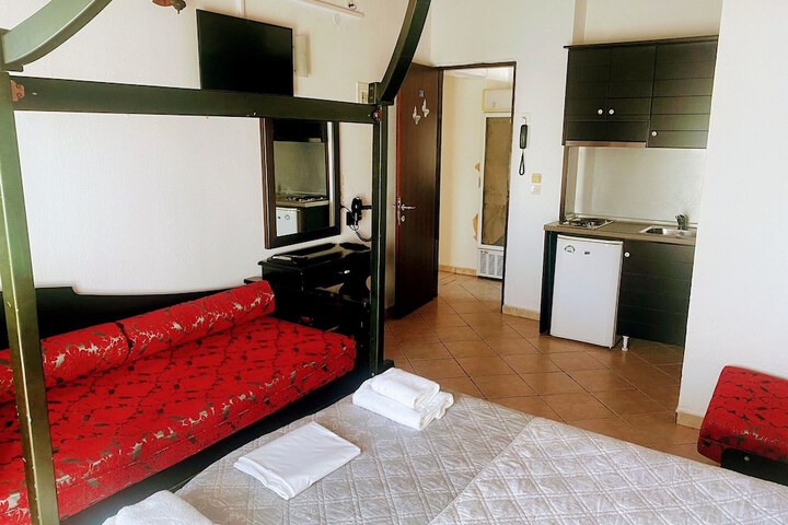 Room 16 of 73